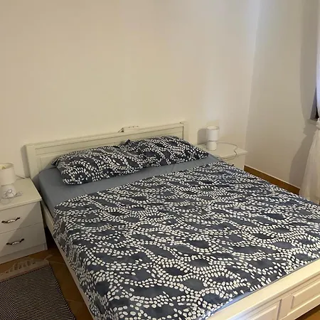 Apartment Dino Splitska